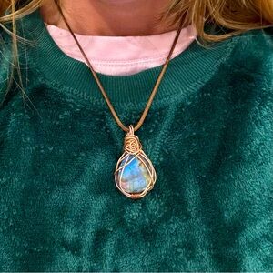 Stunningly Flashy Labradorite Necklace